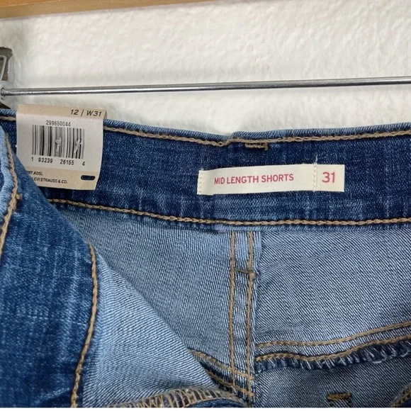 Levis Women's Mid Length Shorts size 31 - Picture 7 of 10